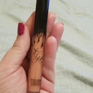Kylie velvet liquid lip in Todd Kraines